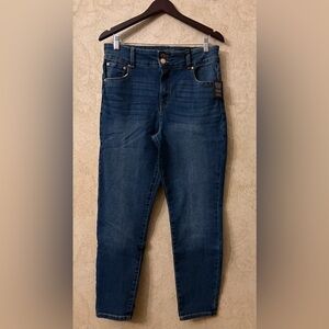 Truth & Theory Petites  Jeans(4(w32.5”) R12”)(I26”)